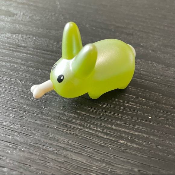 Kidrobot Frank Kozik Vinyl Smorking Labbit Figures - Picture 8 of 11